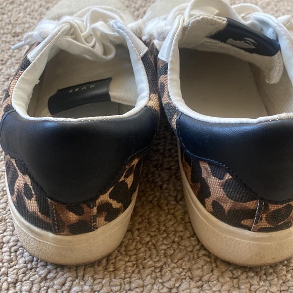 Steve Madden Leopard Print Star Sneakers. Size 8 - Picture 10 of 13